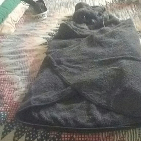 A shawl? - Picture 3 of 3